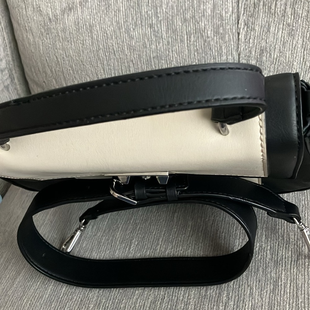 EUC Black & tan guess bag - Picture 11 of 14